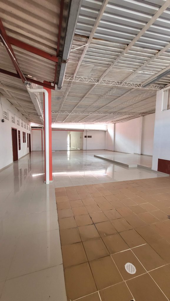 local comercial disponible para arriendo en el parque de tocaima vista interior 3